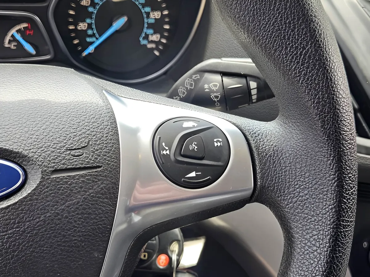 2015 Ford Escape SE thumbnail 22