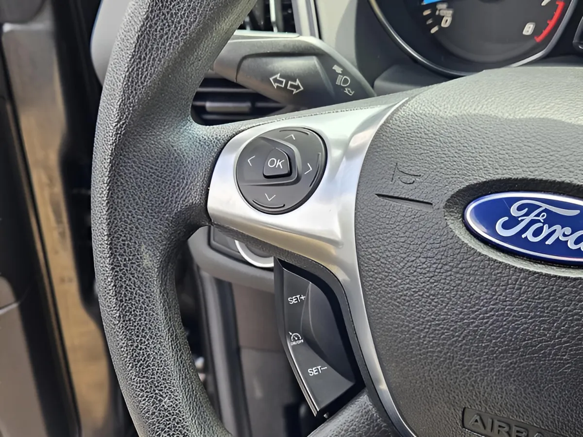 2015 Ford Escape SE thumbnail 23