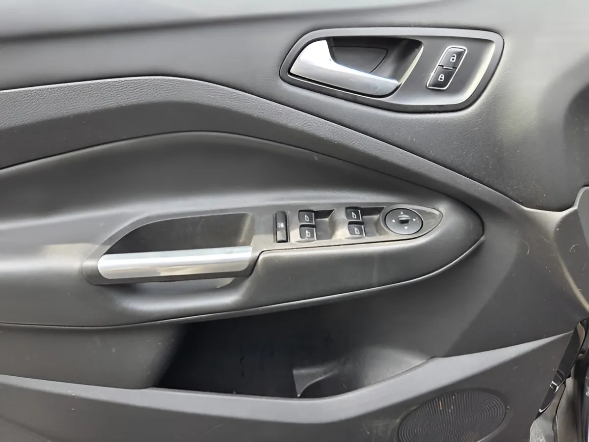 2015 Ford Escape SE thumbnail 4