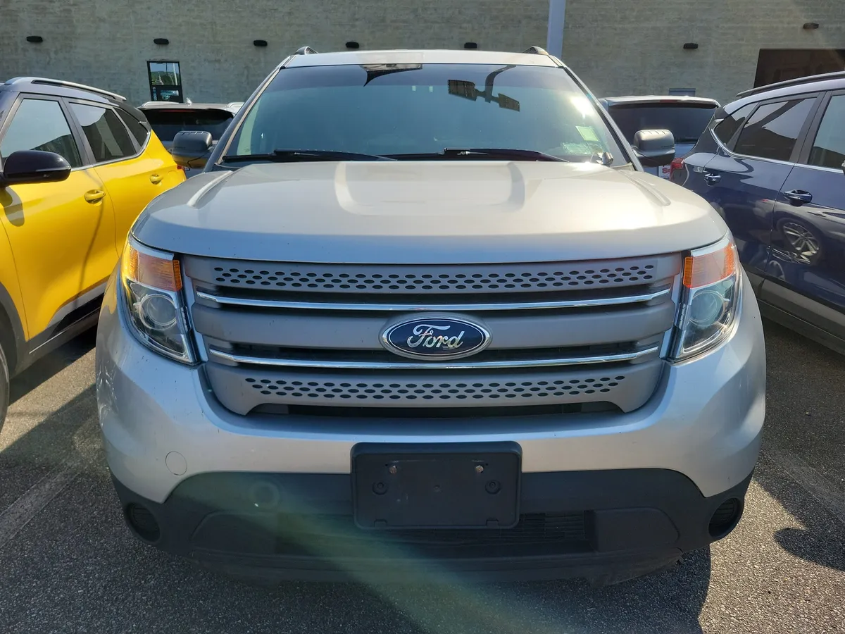 2015 Ford Explorer Base thumbnail 2