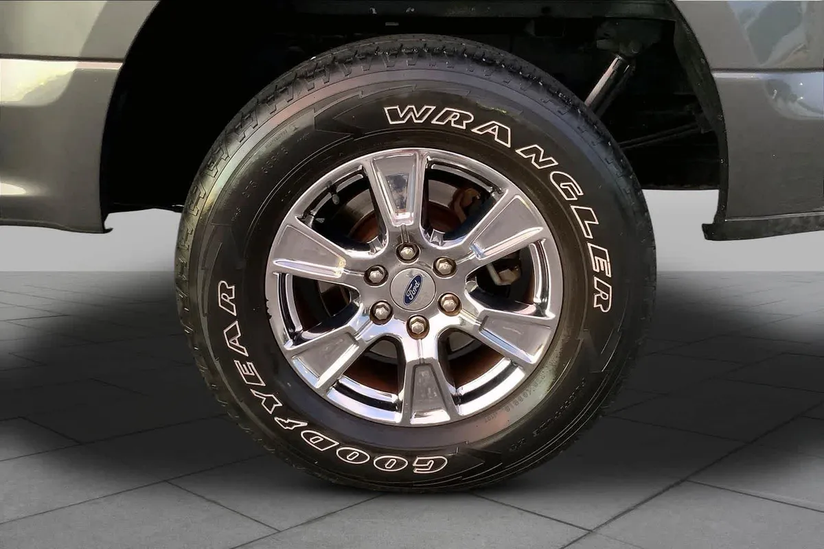 2015 Ford F-150 XLT thumbnail 10