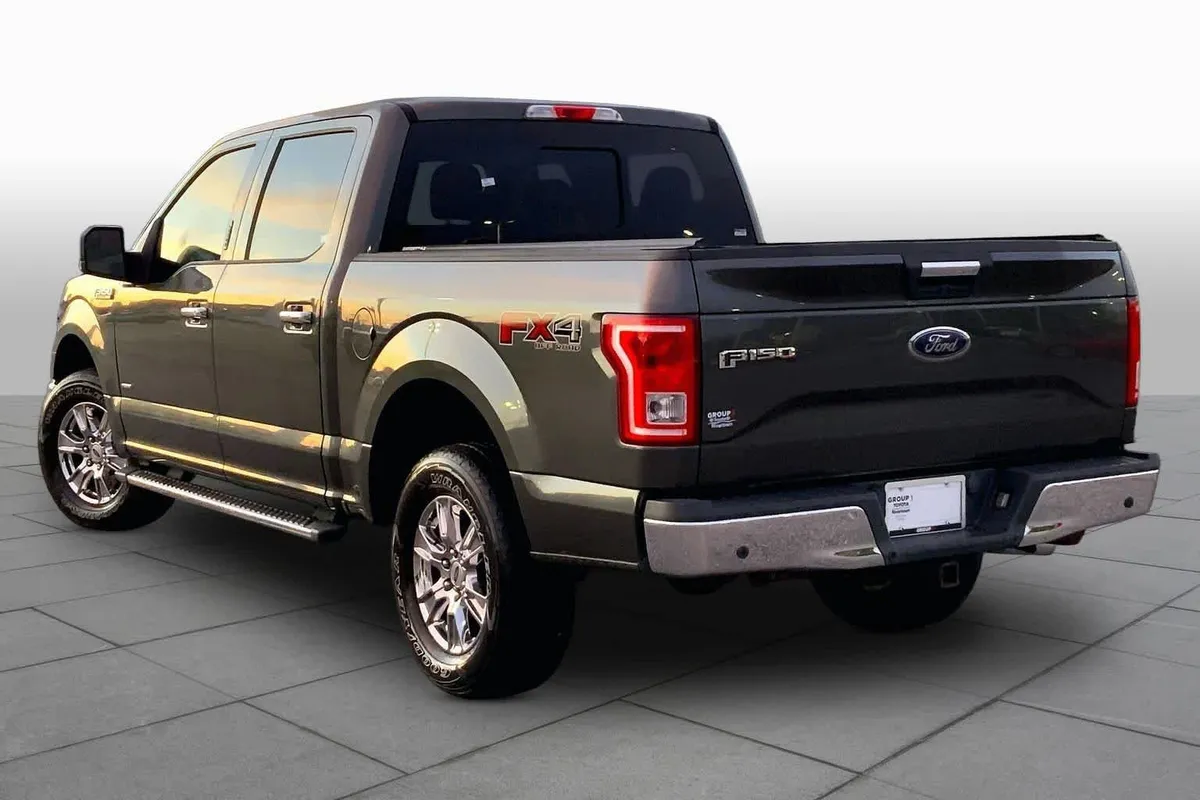 2015 Ford F-150 XLT thumbnail 11