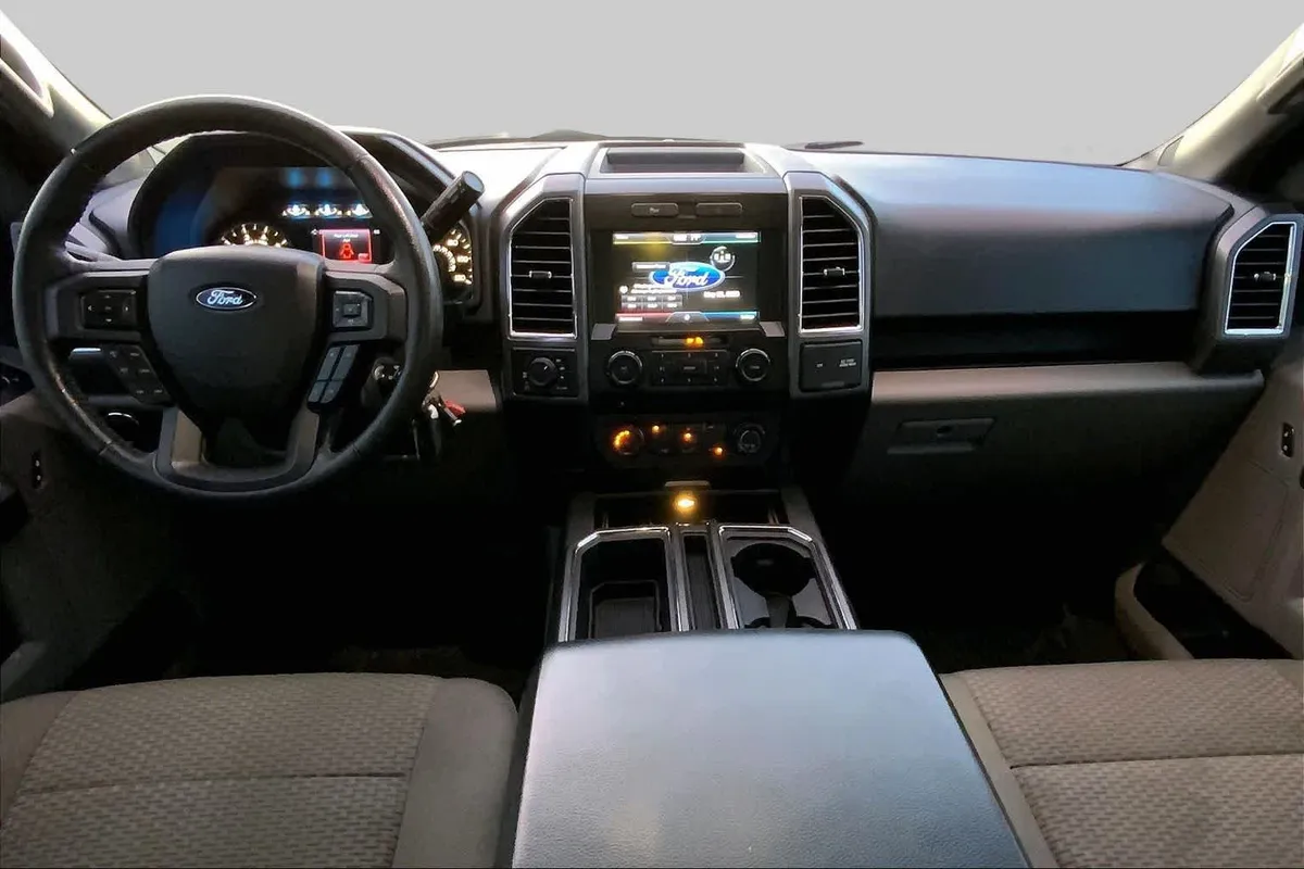 2015 Ford F-150 XLT thumbnail 14