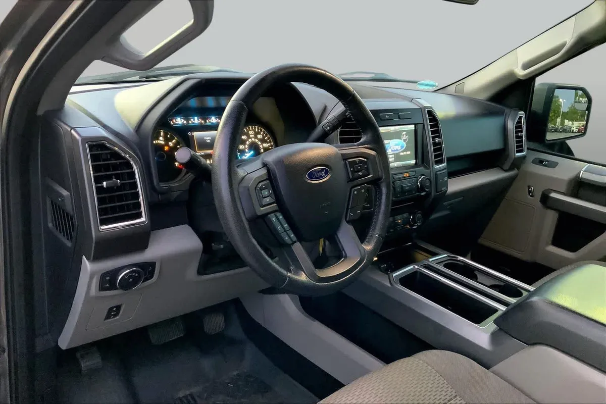 2015 Ford F-150 XLT thumbnail 15