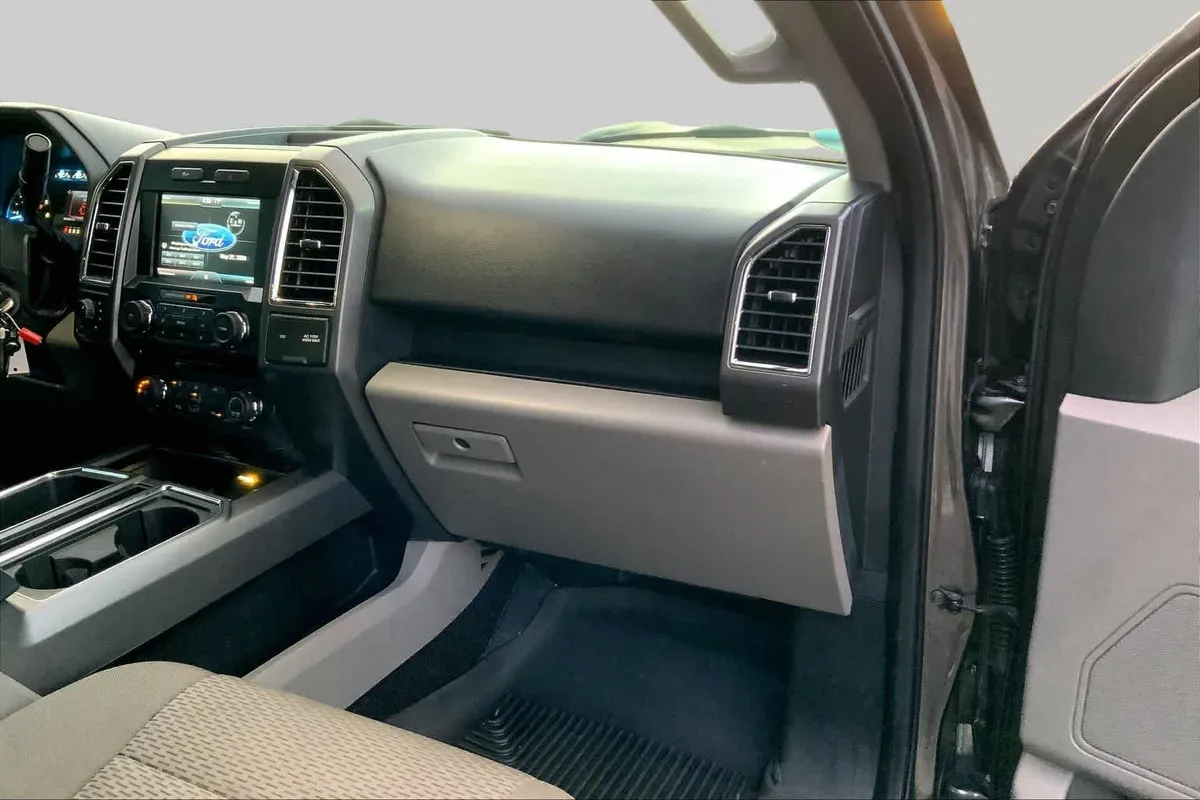 2015 Ford F-150 XLT thumbnail 16