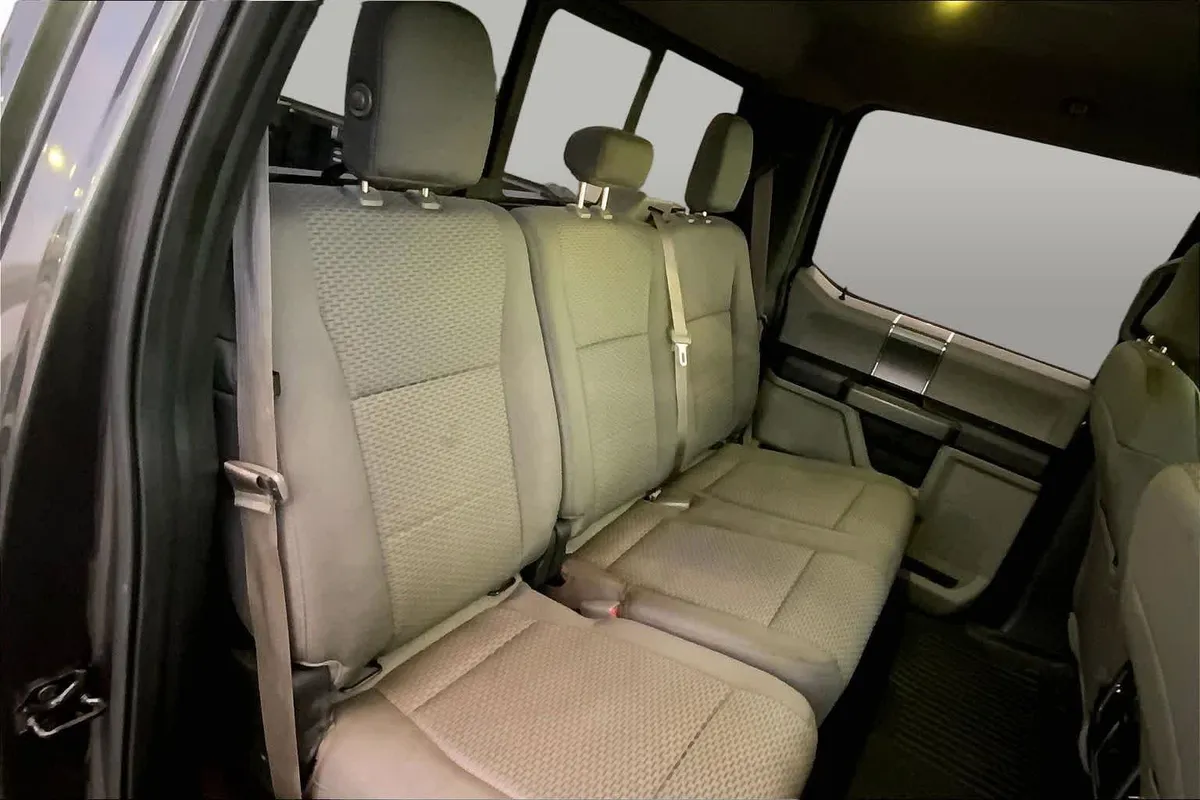 2015 Ford F-150 XLT thumbnail 17