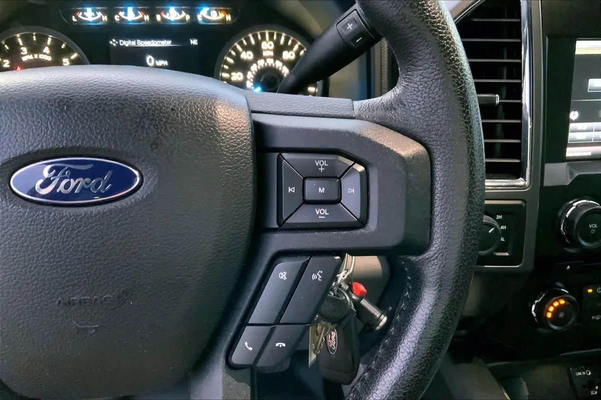 2015 Ford F-150 XLT thumbnail 22