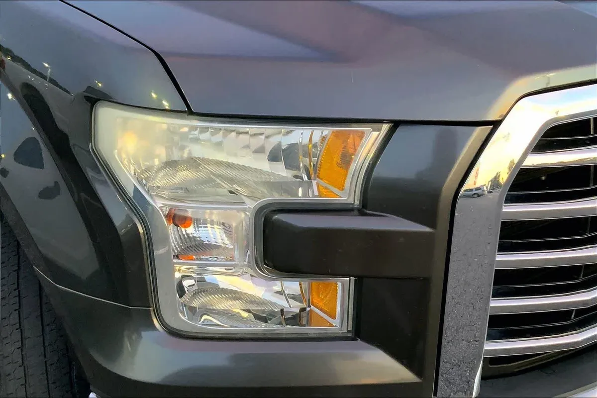 2015 Ford F-150 XLT thumbnail 24