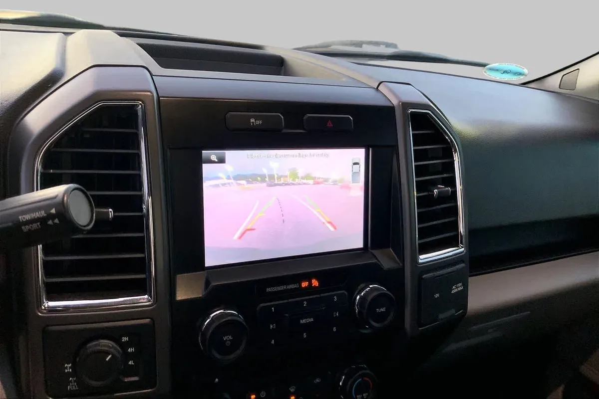 2015 Ford F-150 XLT thumbnail 26