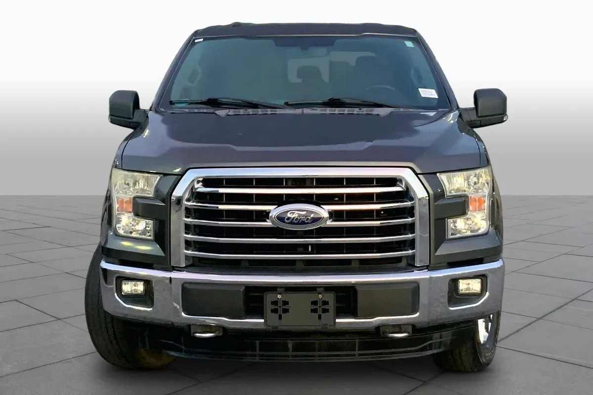 2015 Ford F-150 XLT thumbnail 3
