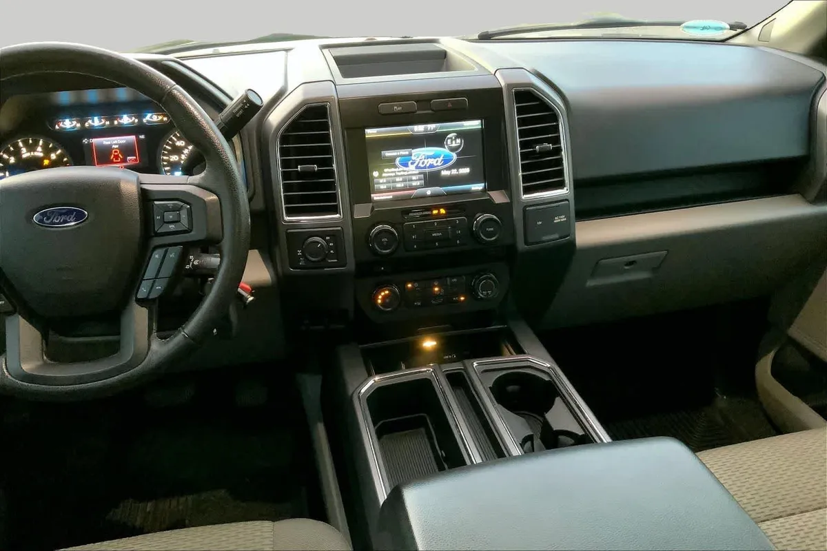 2015 Ford F-150 XLT thumbnail 6