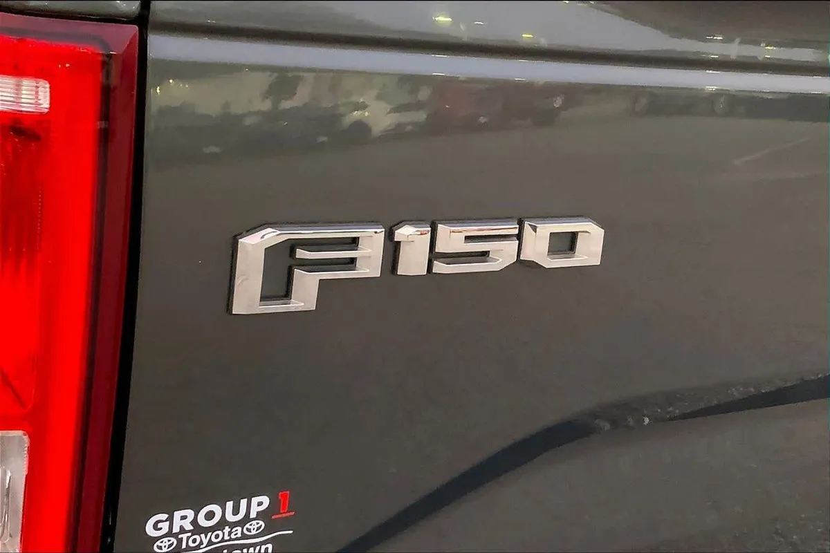 2015 Ford F-150 XLT thumbnail 9
