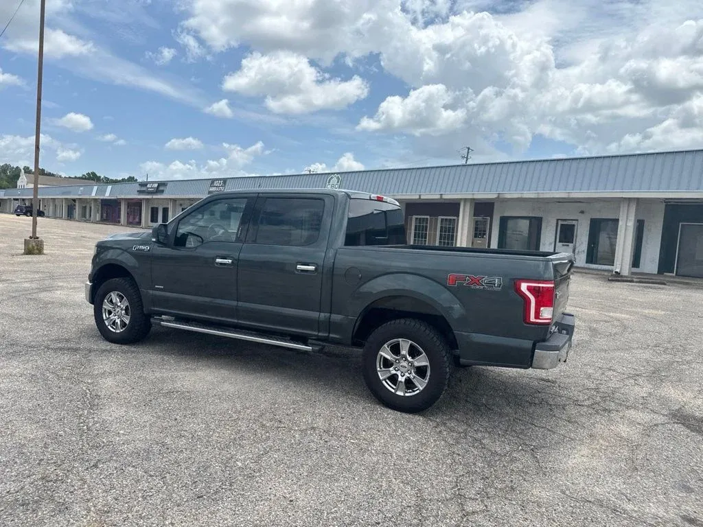 2015 Ford F-150 XLT thumbnail 10
