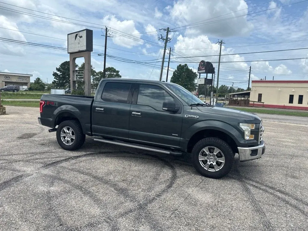 2015 Ford F-150 XLT thumbnail 17