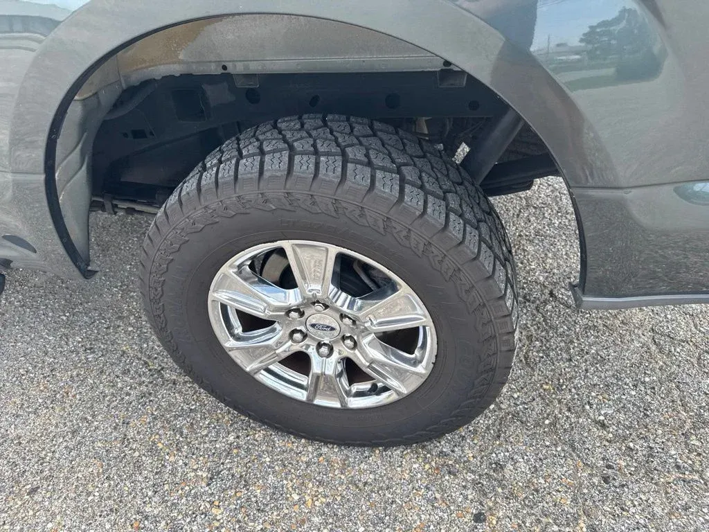 2015 Ford F-150 XLT thumbnail 23