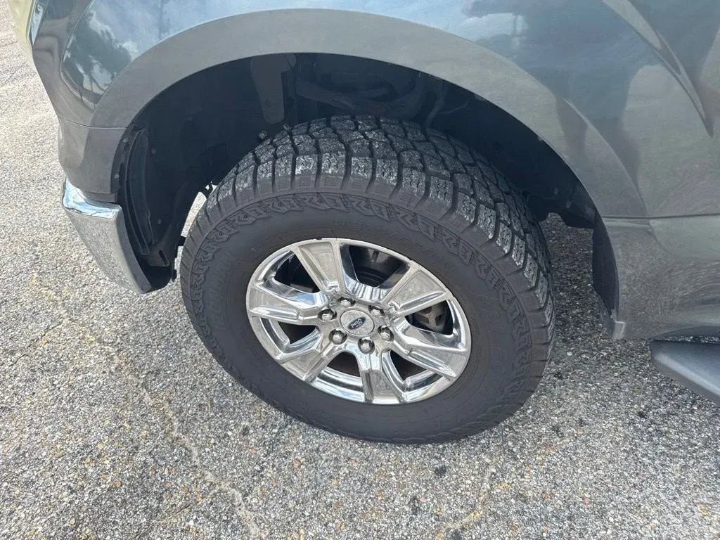 2015 Ford F-150 XLT thumbnail 24