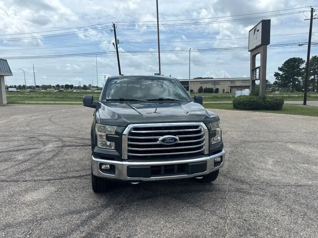 2015 Ford F-150 XLT thumbnail 3