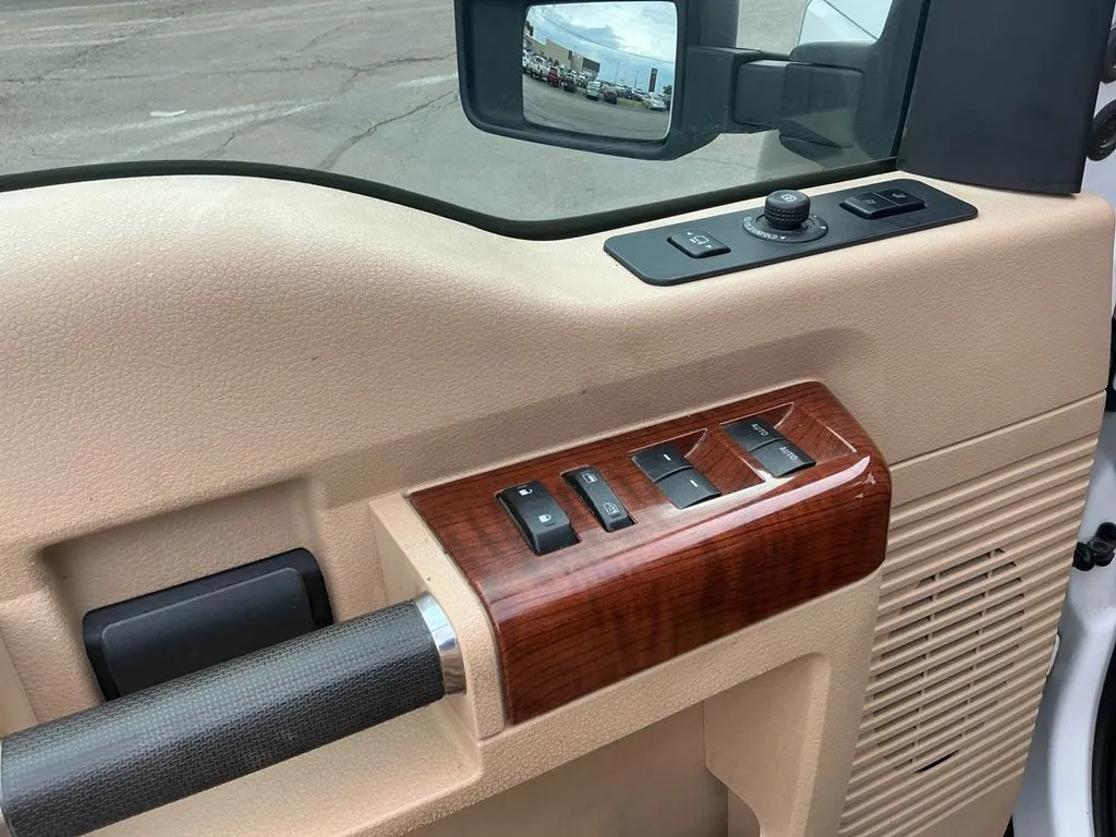 2015 Ford F-350SD King Ranch thumbnail 16