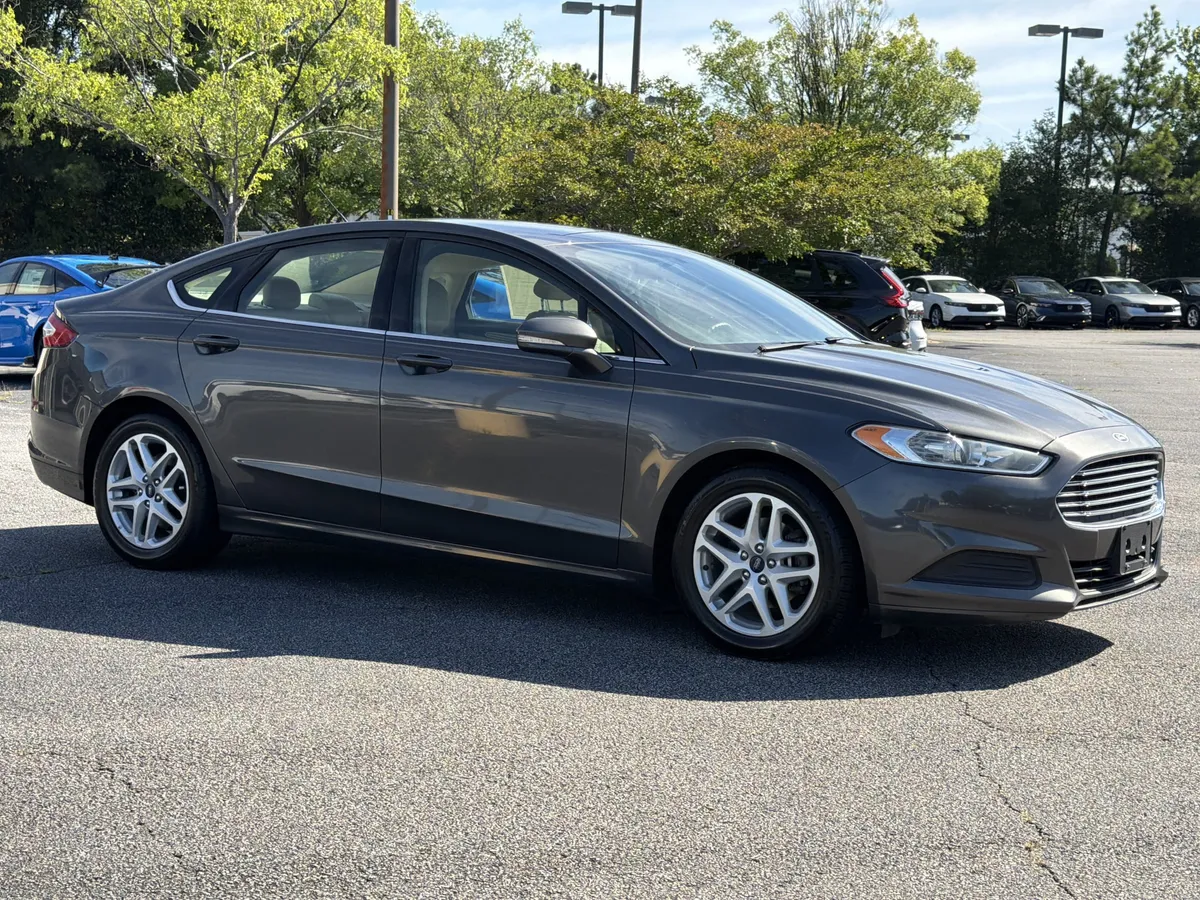 2015 Ford Fusion SE thumbnail 10
