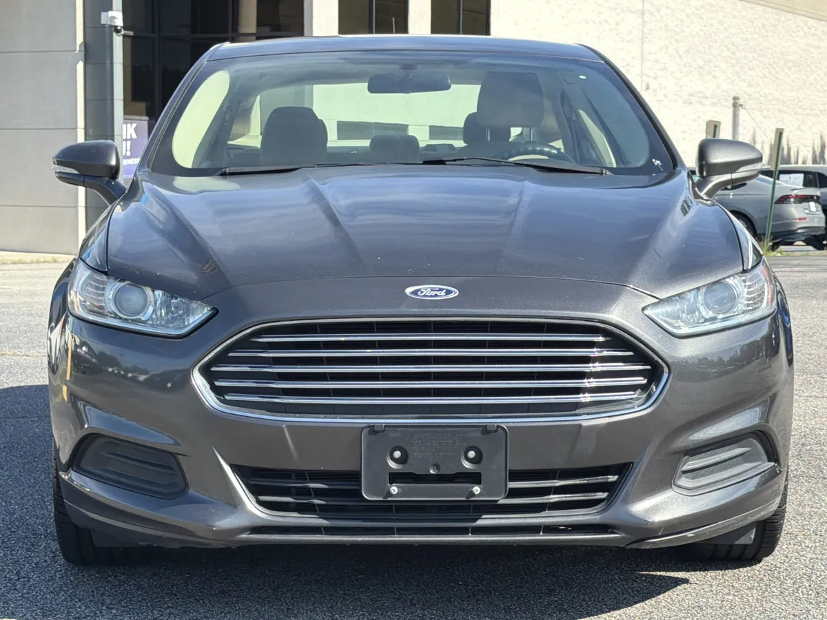 2015 Ford Fusion SE thumbnail 11