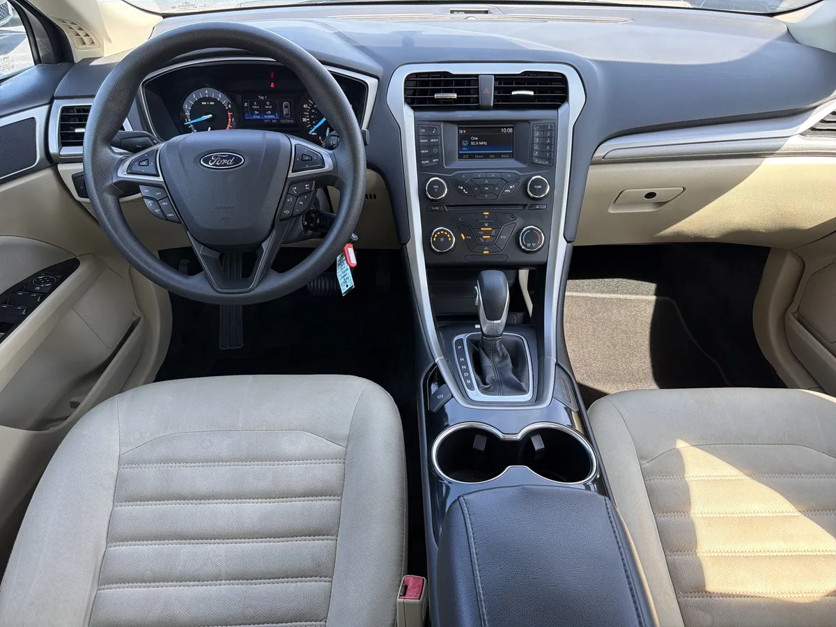 2015 Ford Fusion SE thumbnail 17