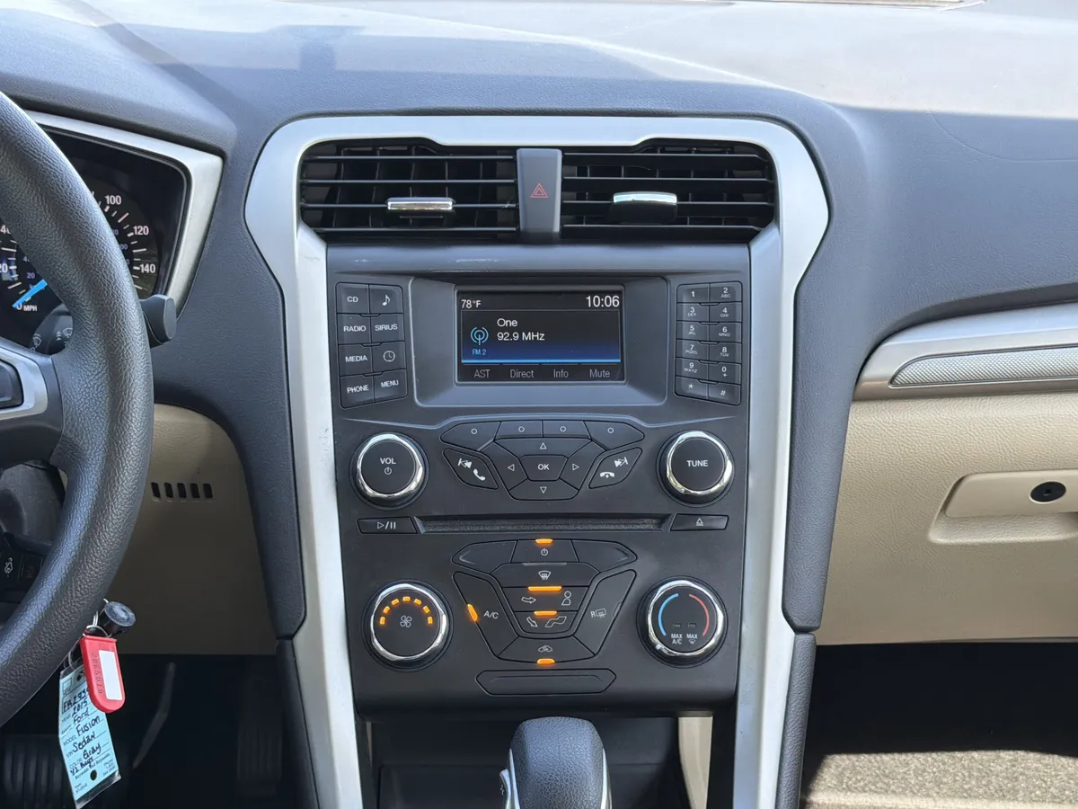 2015 Ford Fusion SE thumbnail 18