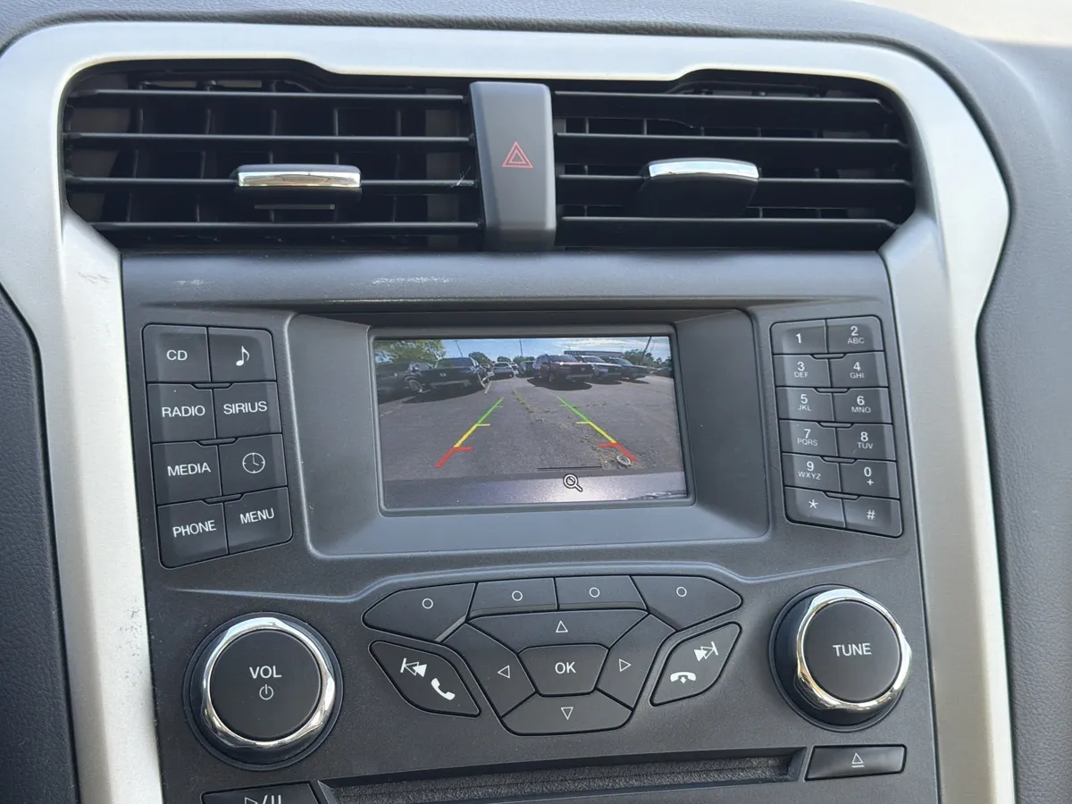 2015 Ford Fusion SE thumbnail 19