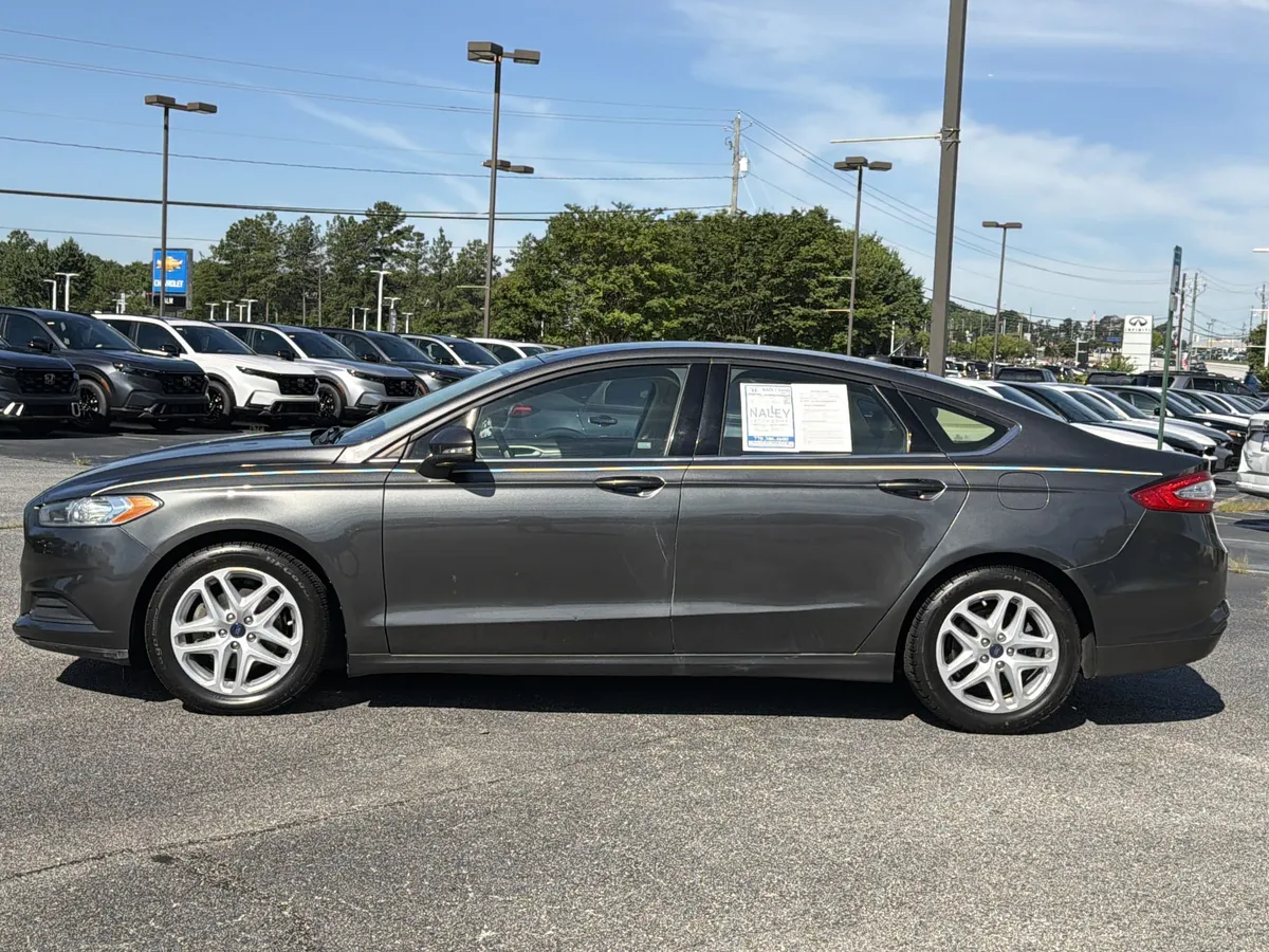 2015 Ford Fusion SE thumbnail 2
