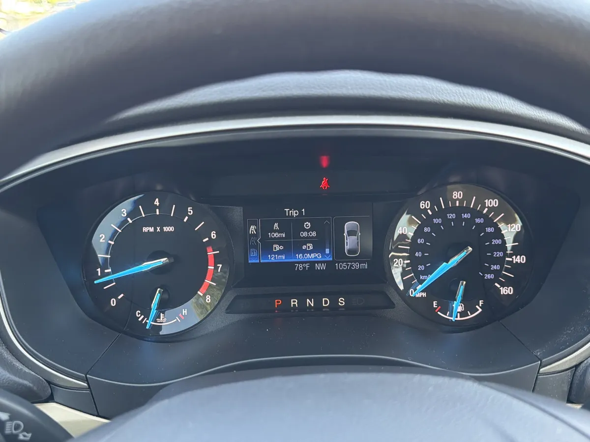 2015 Ford Fusion SE thumbnail 24