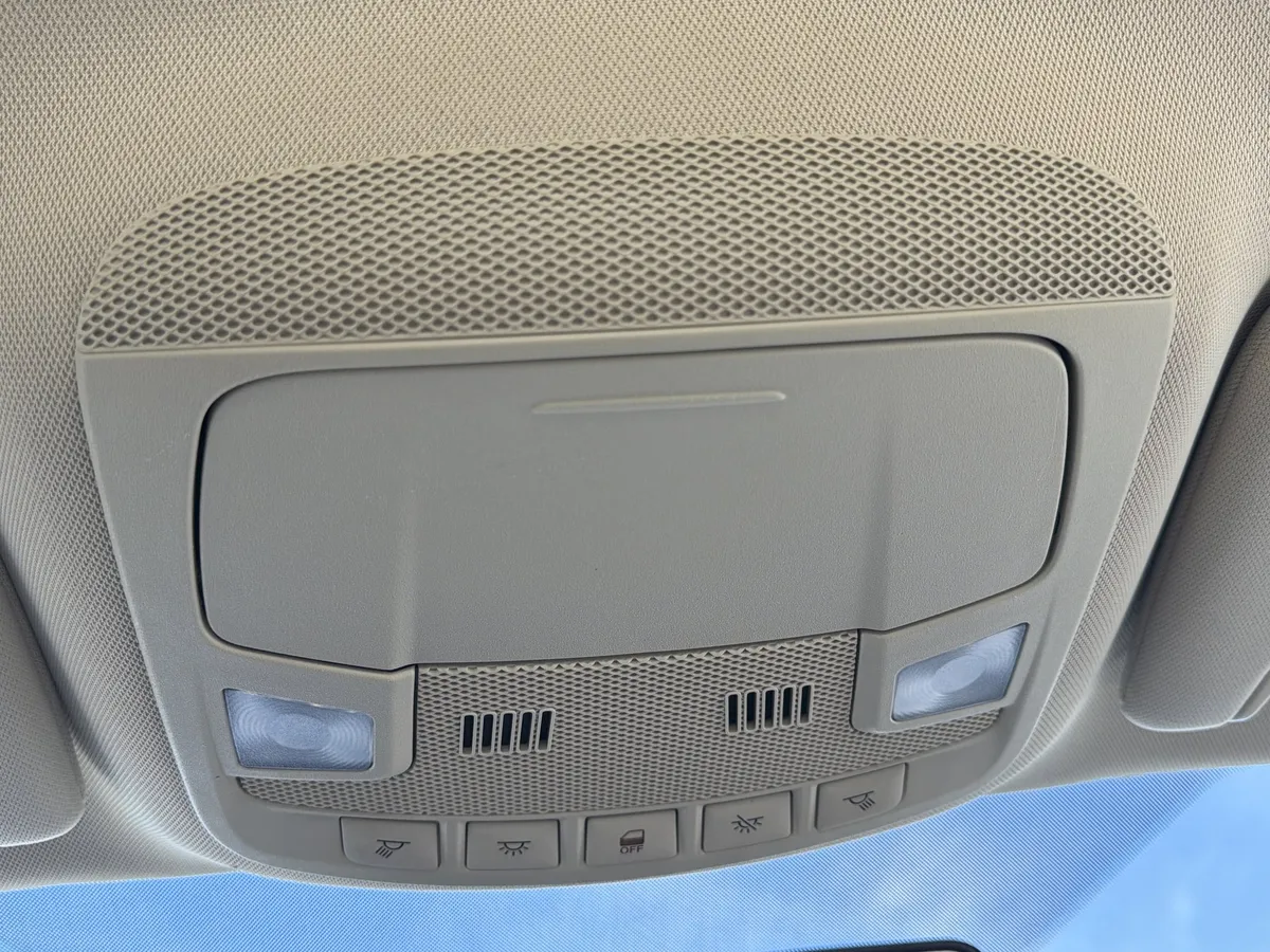 2015 Ford Fusion SE thumbnail 26