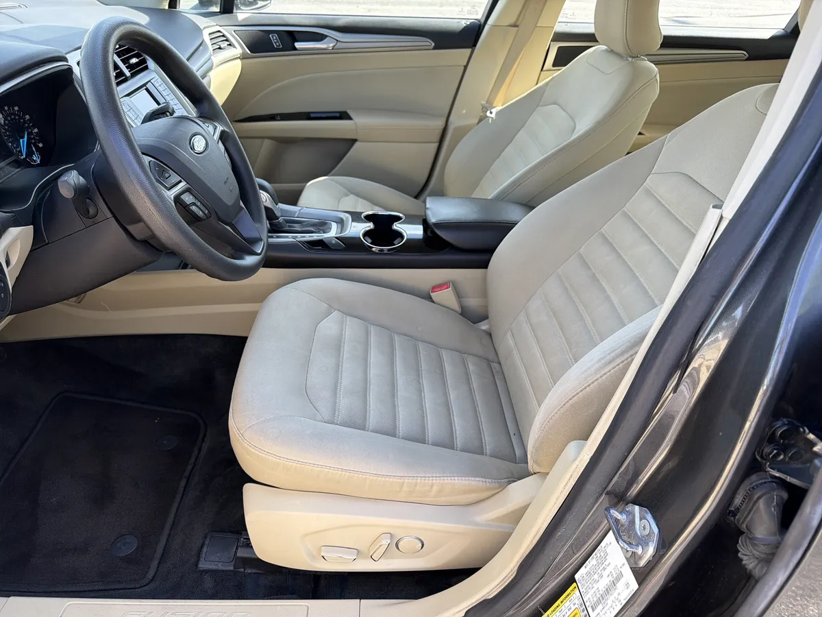 2015 Ford Fusion SE thumbnail 29