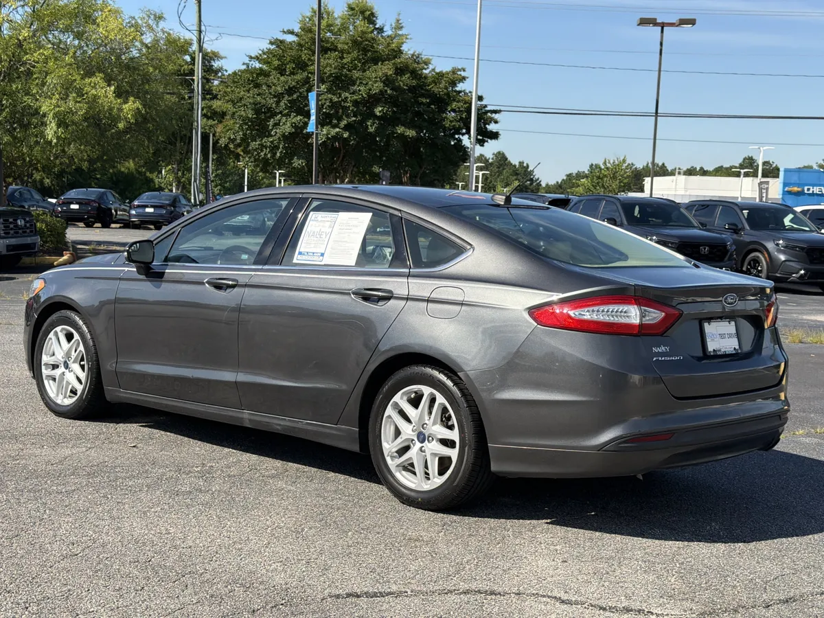 2015 Ford Fusion SE thumbnail 4
