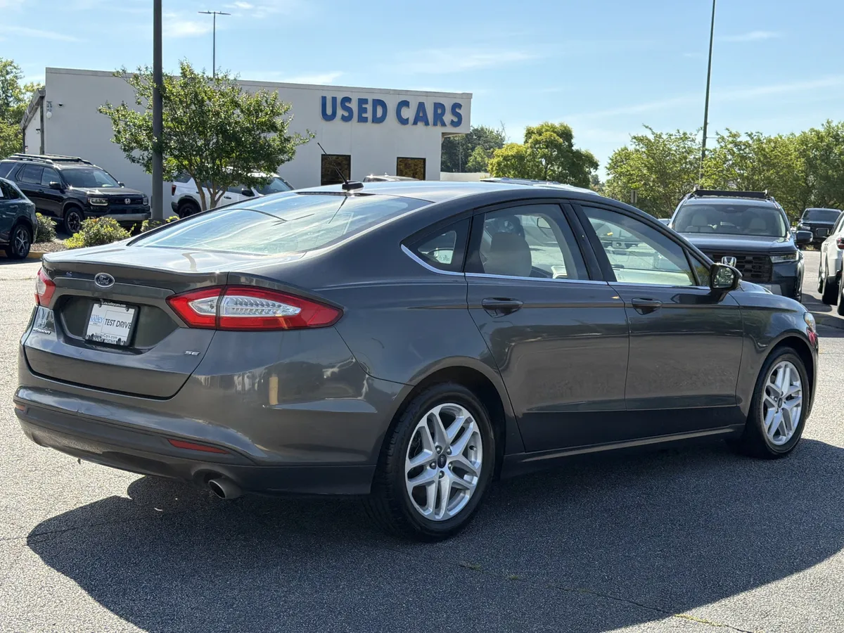 2015 Ford Fusion SE thumbnail 8