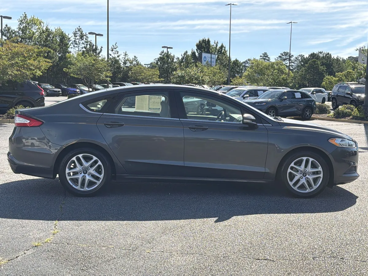2015 Ford Fusion SE thumbnail 9