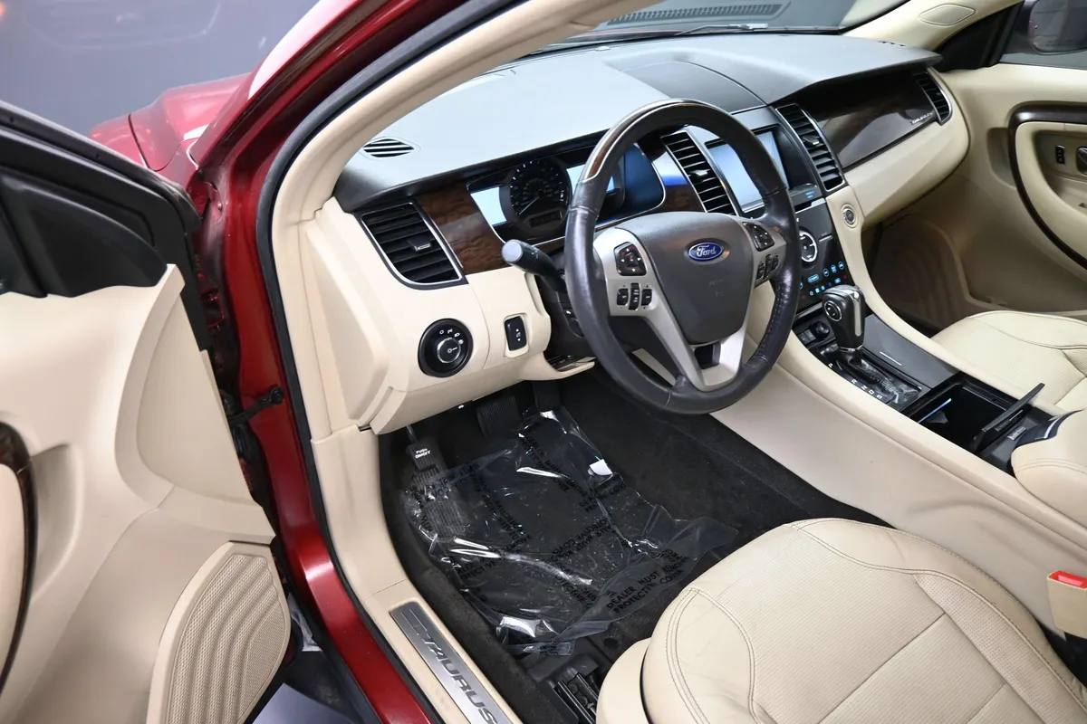 2015 Ford Taurus Limited thumbnail 11