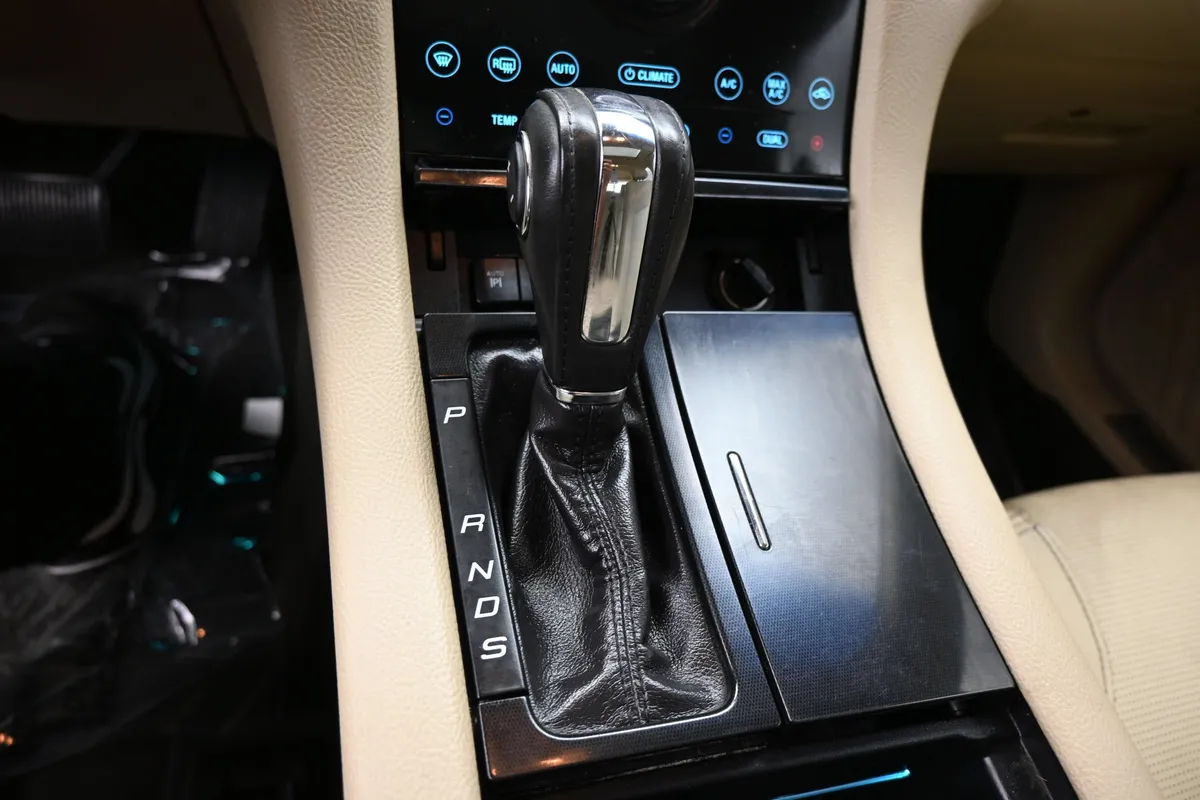 2015 Ford Taurus Limited thumbnail 13