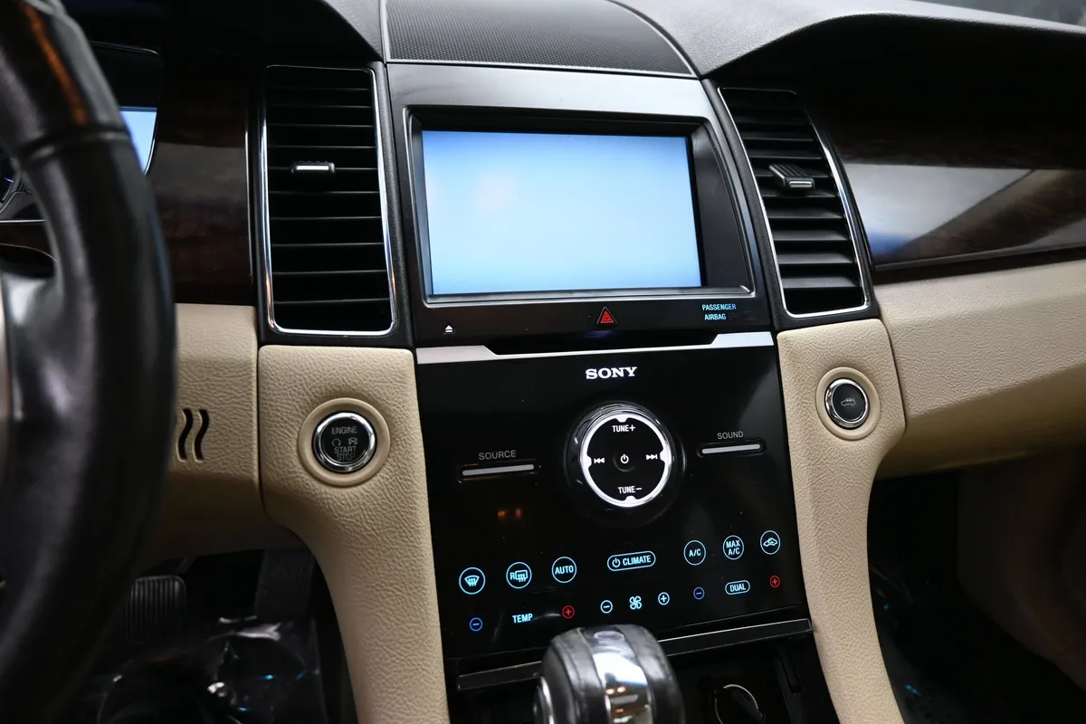 2015 Ford Taurus Limited thumbnail 14
