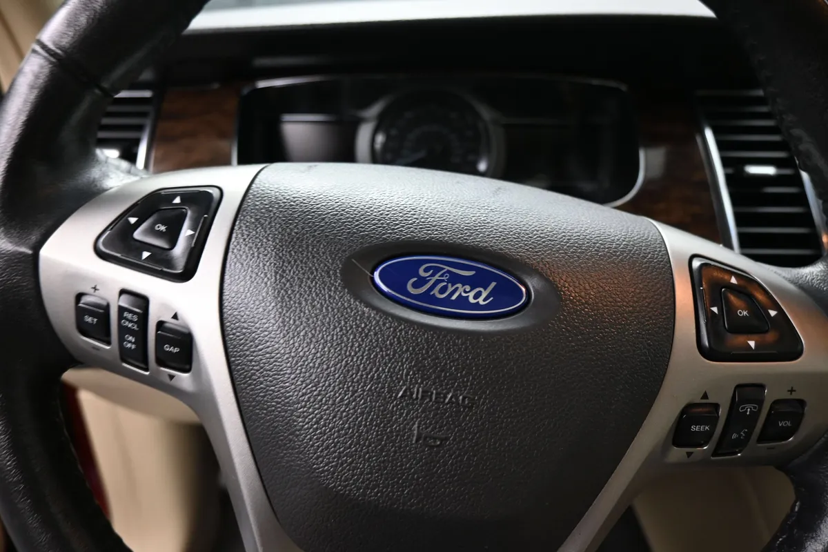 2015 Ford Taurus Limited thumbnail 15