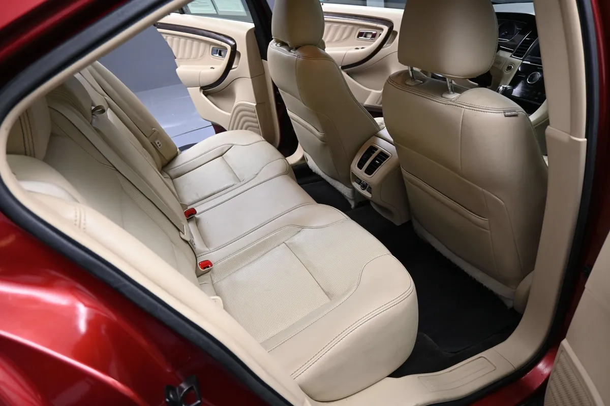 2015 Ford Taurus Limited thumbnail 19