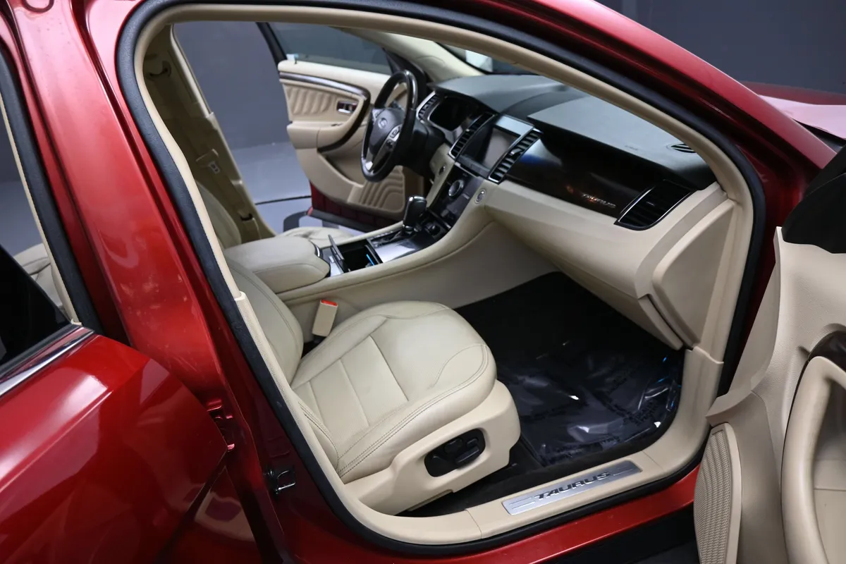 2015 Ford Taurus Limited thumbnail 20