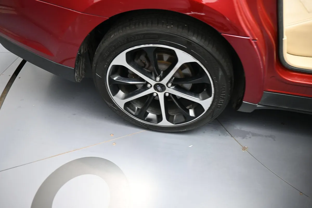 2015 Ford Taurus Limited thumbnail 21