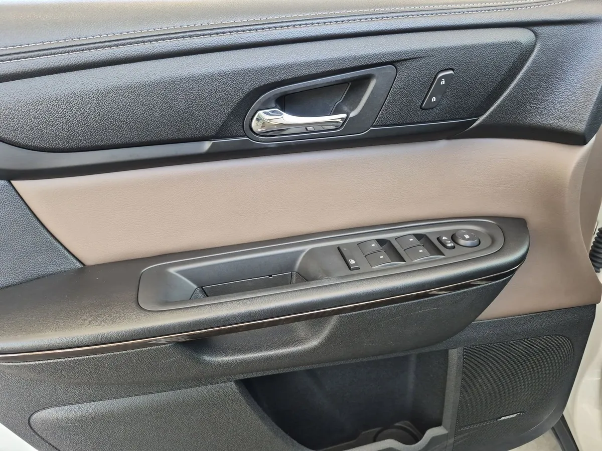 2015 GMC Acadia SLT thumbnail 13