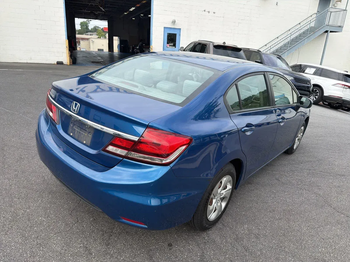2015 Honda Civic LX thumbnail 10