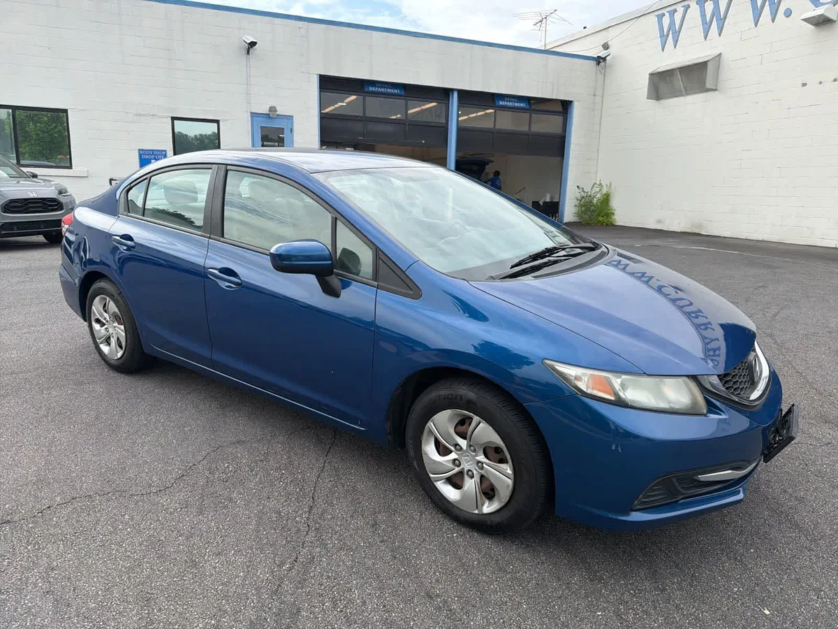 2015 Honda Civic LX thumbnail 13