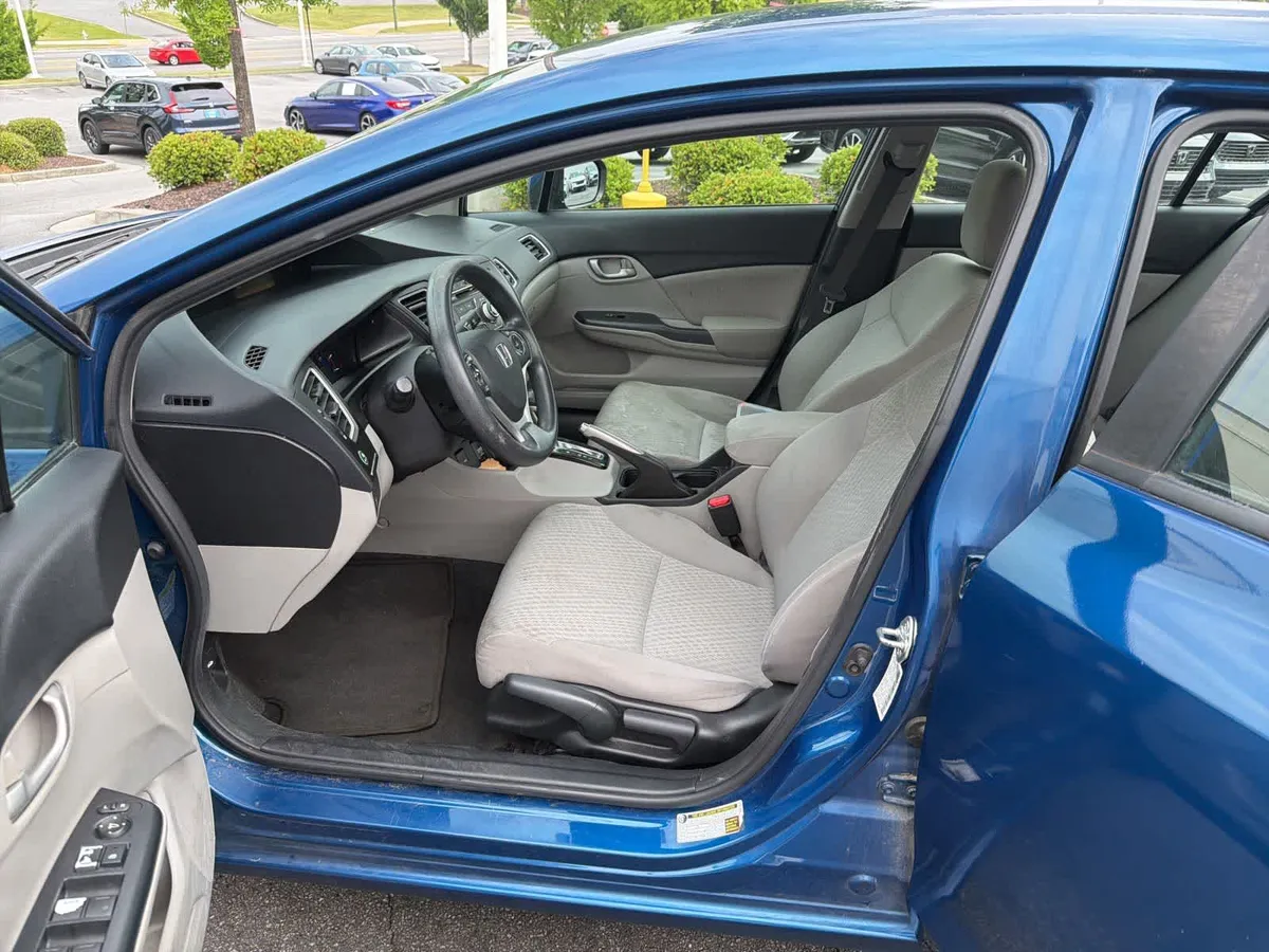 2015 Honda Civic LX thumbnail 17