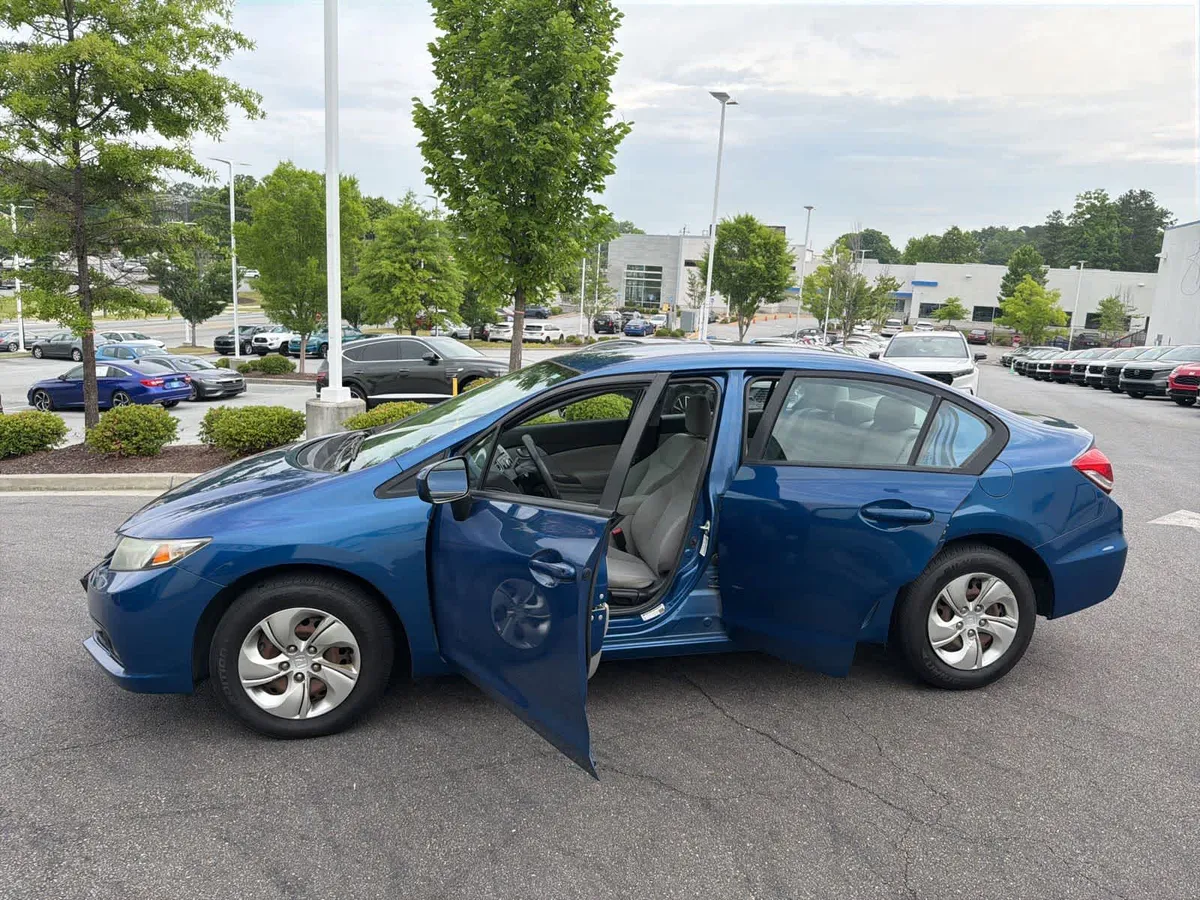2015 Honda Civic LX thumbnail 18