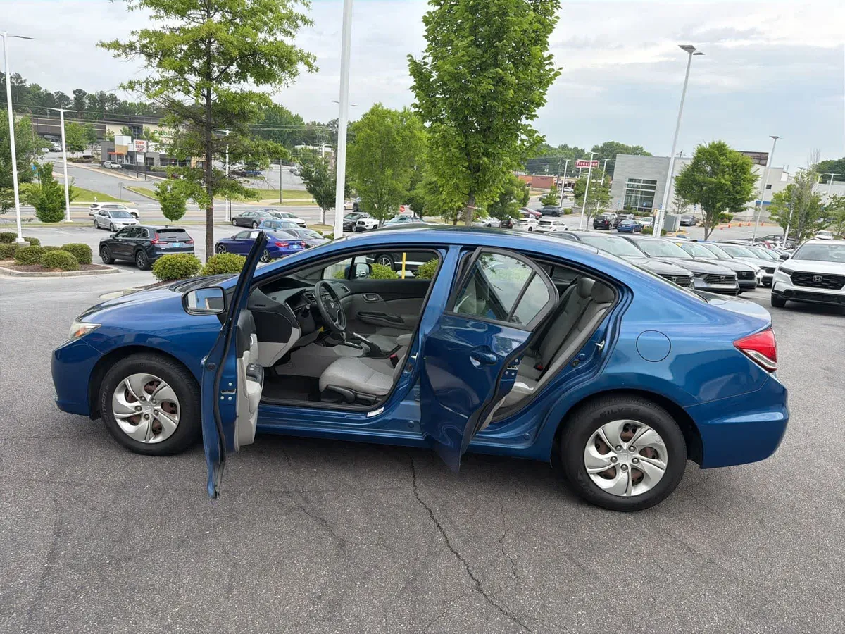 2015 Honda Civic LX thumbnail 19