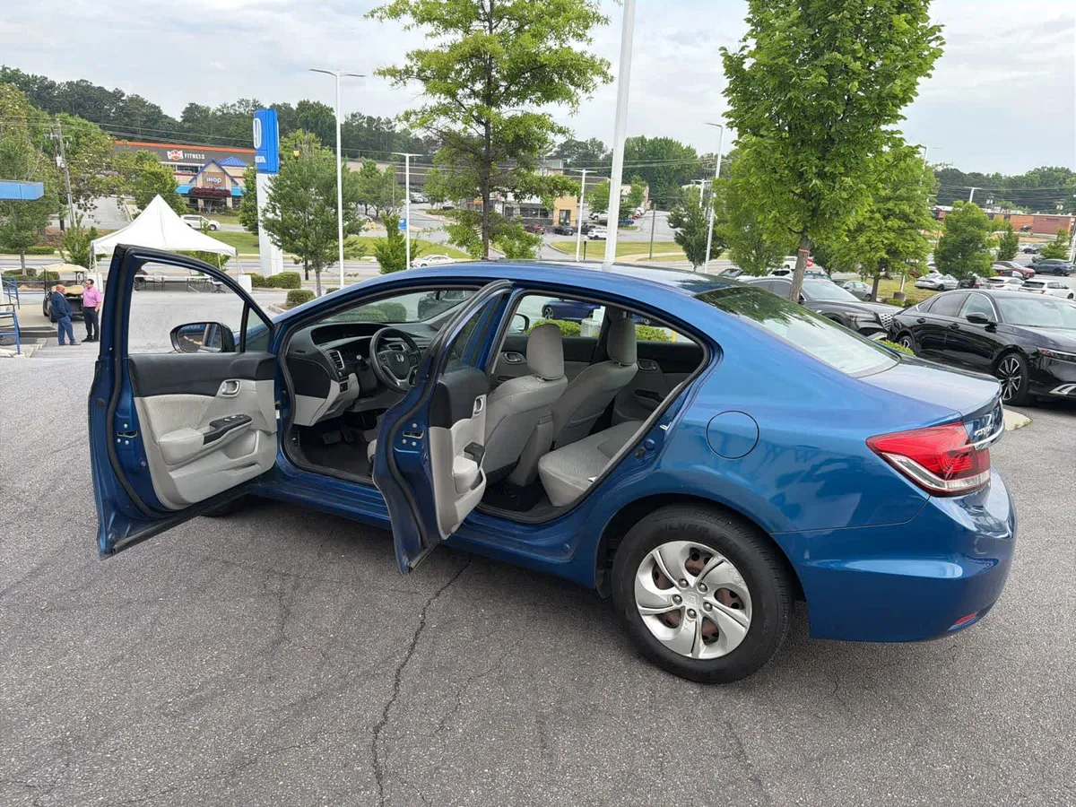 2015 Honda Civic LX thumbnail 20