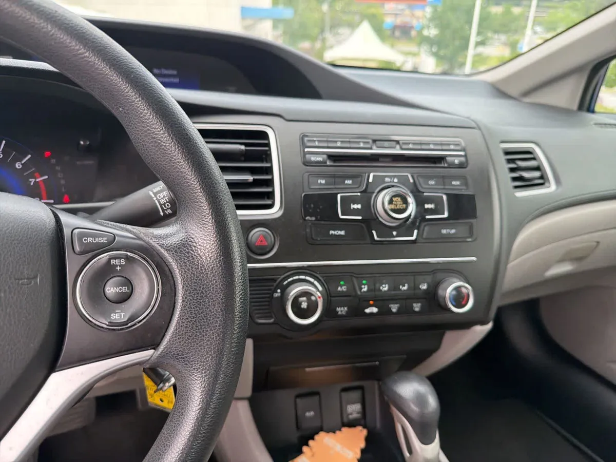 2015 Honda Civic LX thumbnail 22