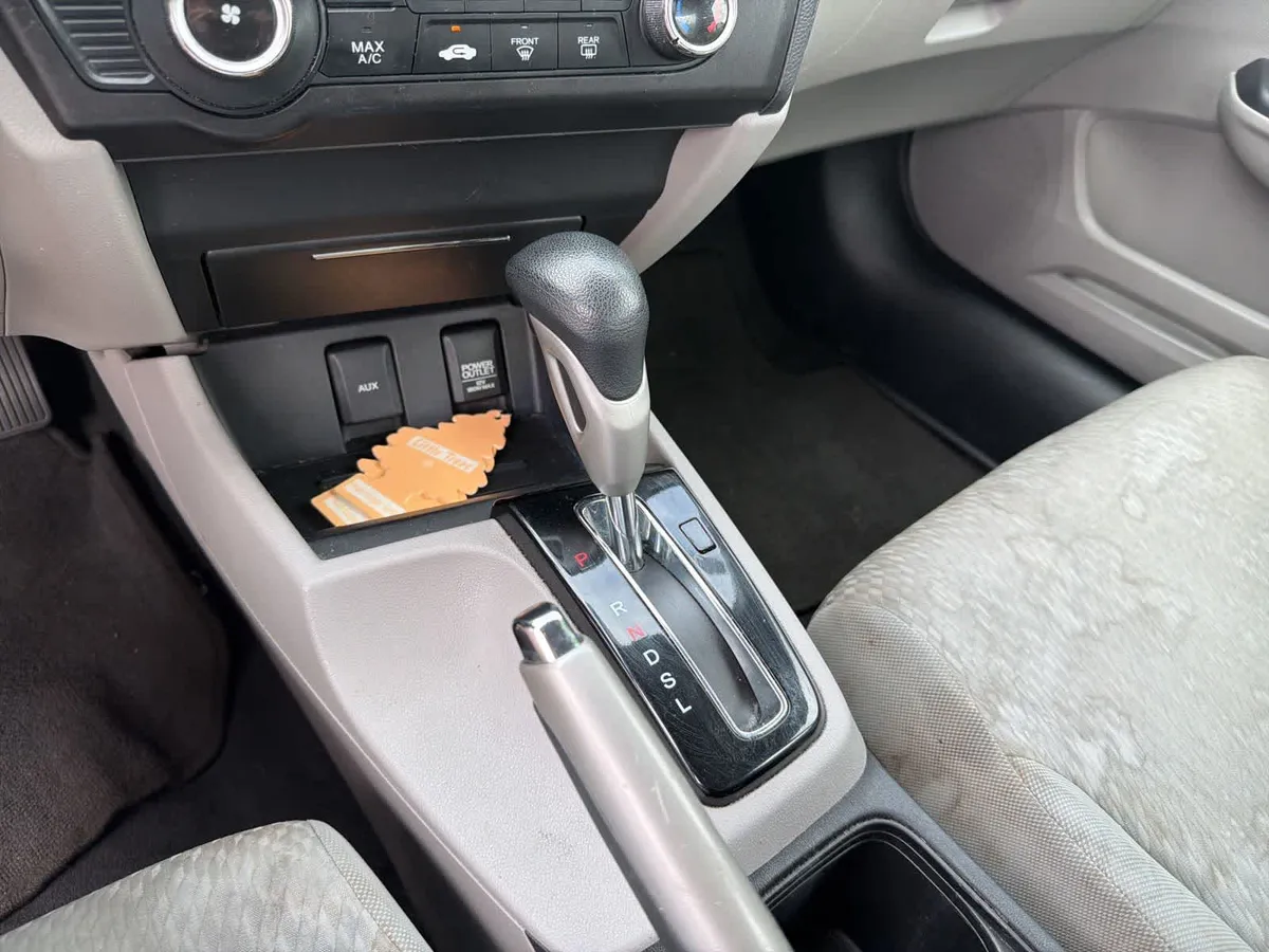 2015 Honda Civic LX thumbnail 23